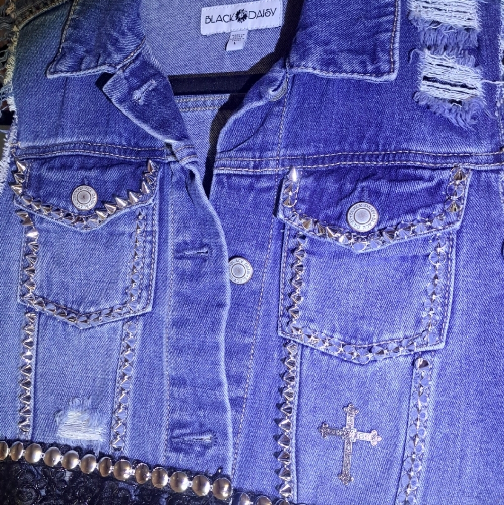 Unique Vest - Picture 12 of 13
